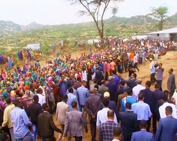 Photo - Deputy PM delegation visits Ethiopian-Somali displaced people in Kolechi kebele