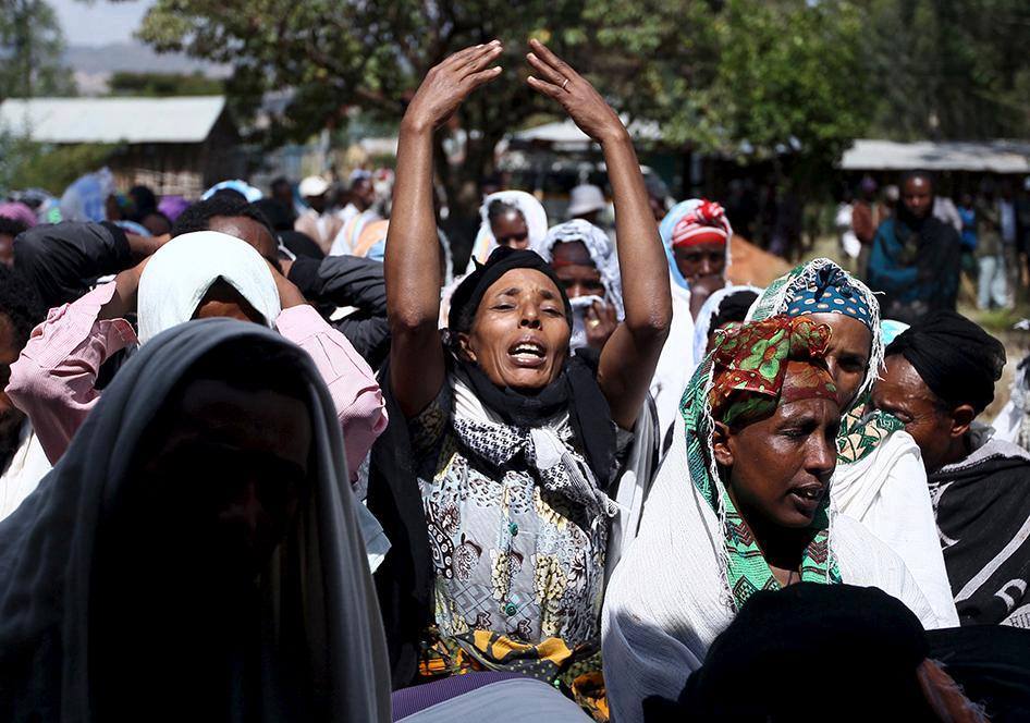 A funeral ceremony of a boy killed during demonstration. Holonkomi, Oromia, Ethiopia December 17, 2015. [REUTERS/Tiksa Negeri]