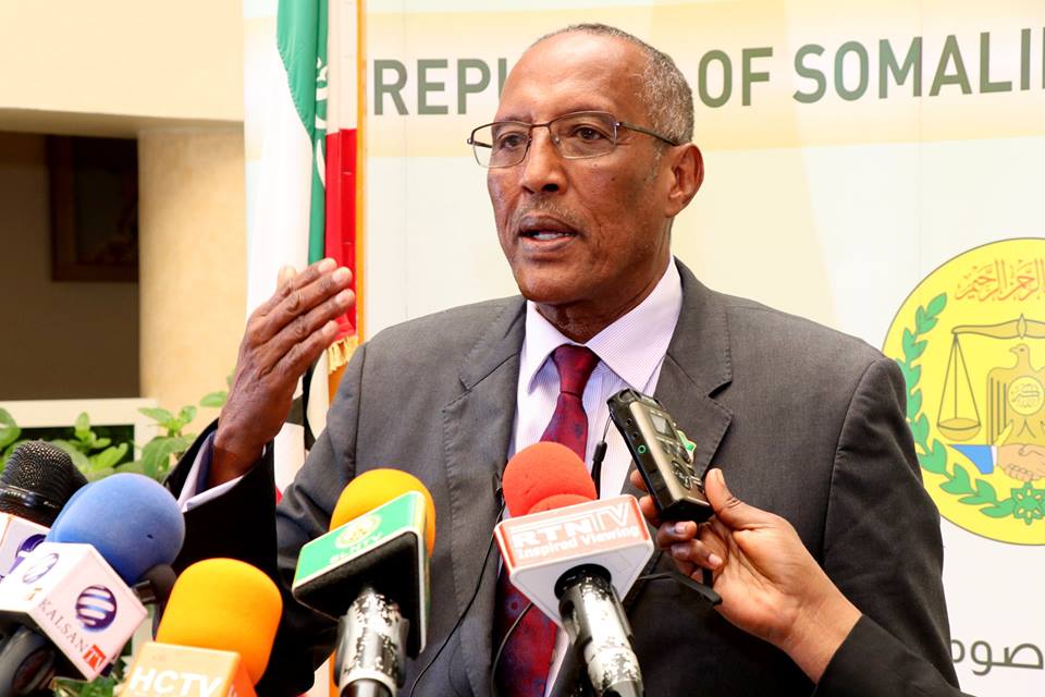 Photo - Somaliland President Bihi with the press