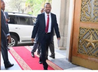 Photo - New PM Abiy Ahmed enters the Office of Prime Minister